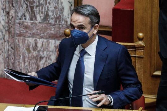 Πολιτική ακροβασία στη σκιά «ουρανοκατέβατων κερδών» των ενεργειακών εταιρειών