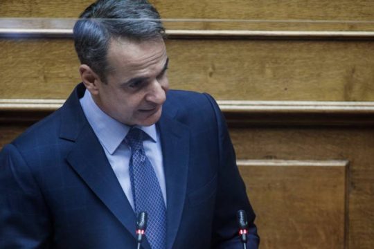 Πετάει ξανά το μπαλάκι στην Ευρώπη, δικαιολογείται για τα ψίχουλα