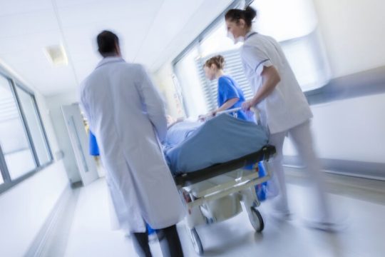 Αντί για επένδυση στο ΕΣΥ και στην ΠΦΥ, επιστροφή στον χρεοκοπημένο νεοφιλελευθερισμό