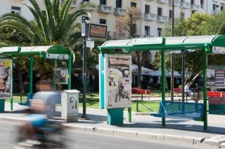 «Οσμή σκανδάλου» με τα 356 στέγαστρα σε στάσεις του ΟΑΣΘ