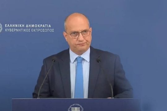 Η μπάλα στην εξέδρα για τα περί συνεργασιών