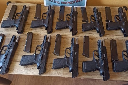 Πέντε συλλήψεις στον Έβρο για εισαγωγή και λαθρεμπόριο όπλων