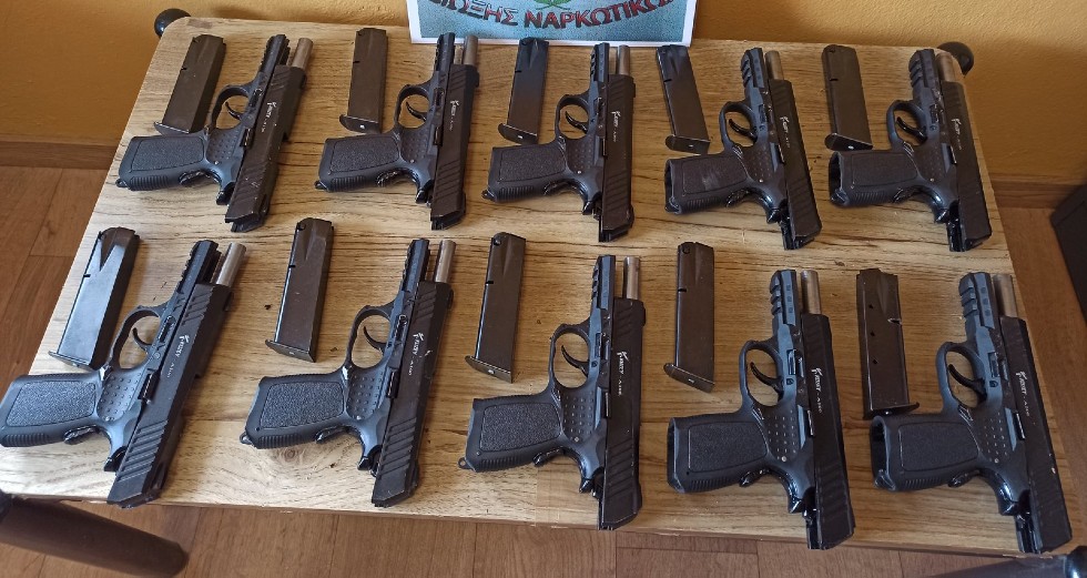 Πέντε συλλήψεις στον Έβρο για εισαγωγή και λαθρεμπόριο όπλων