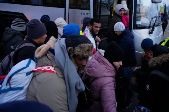 Τουλάχιστον 660.000 πρόσφυγες εγκατέλειψαν την Ουκρανία, ένα εκατ. οι εκτοπισμένοι