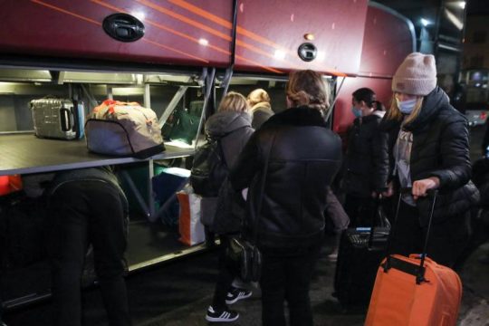 2.704 Ουκρανοί πρόσφυγες έφτασαν στην Ελλάδα