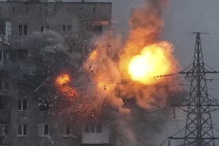 Ακτίνα ελπίδας σε  ματοβαμμένο φόντο