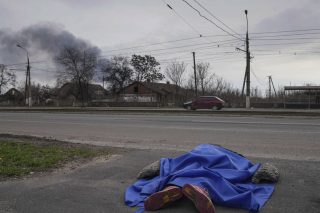 Κλιμακώνεται η επίθεση, βαθαίνει το σκοτάδι