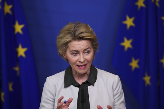 Υποσχέσεις στήριξης και πάταξης της αισχροκέρδειας