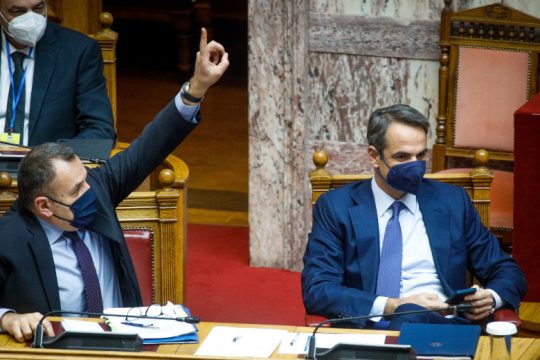 Πάρτι εξοπλισμών στη σκιά του πολέμου προαναγγέλλει ο Παναγιωτόπουλος