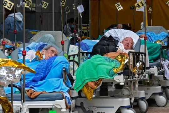 Αγγίζουν τα έξι εκατ. οι νεκροί από την αρχή της πανδημίας