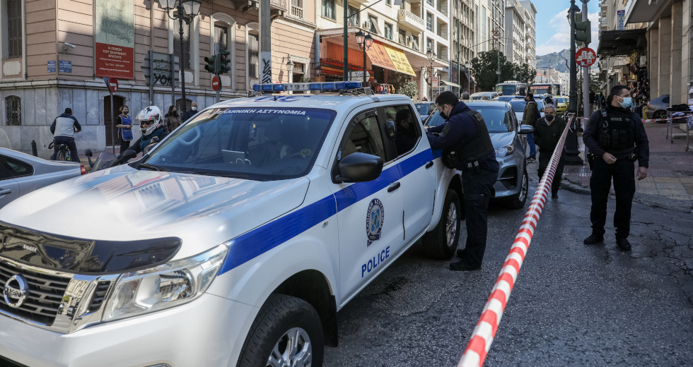 Δεκαεπτάχρονος μαχαίρωσε και λήστεψε 16χρονο έξω από σχολείο