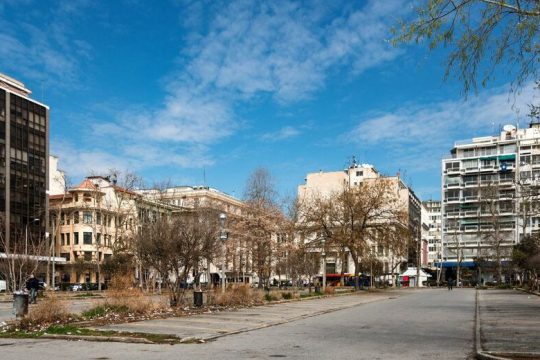 Παραμένουν τα «σύννεφα» στην πλατεία Ελευθερίας