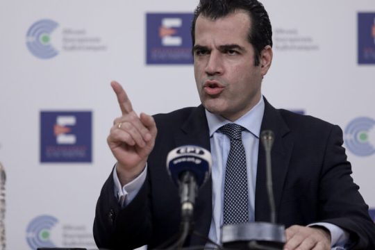 Έκθετη η κυβέρνηση από έγγραφο του ΕΟΔΥ για τους θανάτους εκτός ΜΕΘ