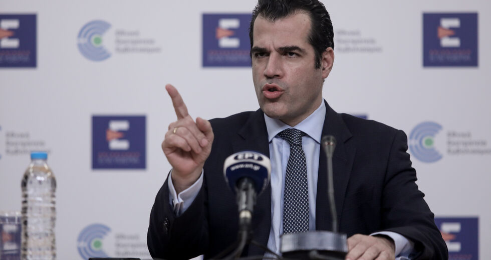 Έκθετη η κυβέρνηση από έγγραφο του ΕΟΔΥ για τους θανάτους εκτός ΜΕΘ
