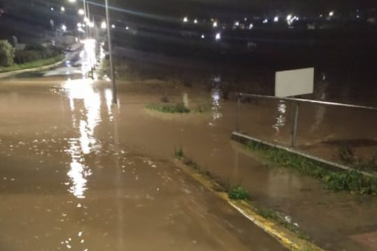 Πλημμυρικά φαινόμενα στο Ηράκλειο – Εγκλωβίστηκαν οδηγοί