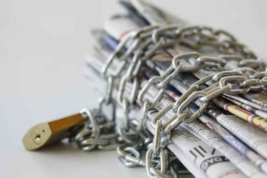 Απέναντι στην κυβερνητική τροπολογία φίμωσης του Τύπου και η ΕΣΗΕΑ