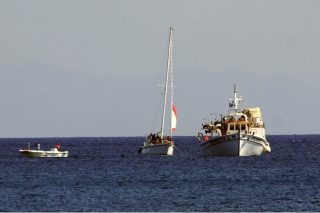 Διασώθηκαν 101 πρόσφυγες βόρεια της Πάρου
