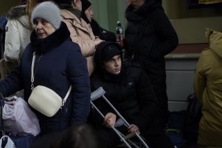 Τόσο κοντά, τόσο μακριά