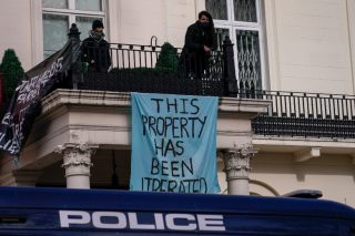 Καταλήψεις στέγασης σε επαύλεις ολιγαρχών