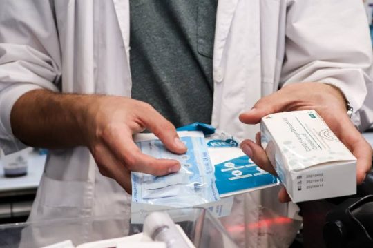 Ένα self test την εβδομάδα για μαθητές και εκπαιδευτικούς από τον Απρίλιο