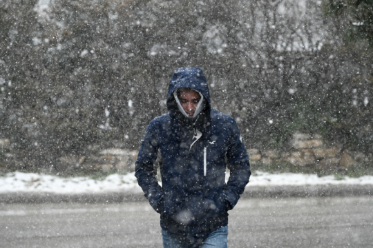 Συνεχίζει ακάθεκτος ο χιονιάς – Ισχυροί άνεμοι στο Αιγαίο