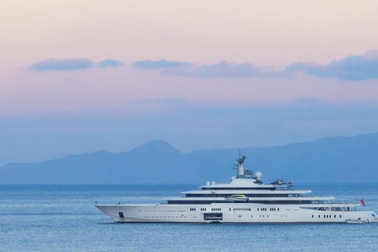 Ο ολιγάρχης και ο ταβερνιάρης…