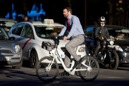 Η Ισπανία μειώνει τις τιμές σε ηλεκτρικό, φυσικό αέριο και καύσιμα