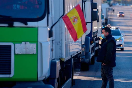 Πάνω από 23.000 αστυνομικοί στην Ισπανία για την απεργία φορτηγατζήδων