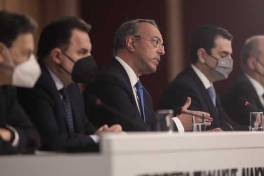 Η εξειδίκευση των κυβερνητικών μέτρων για την ακρίβεια [Live]