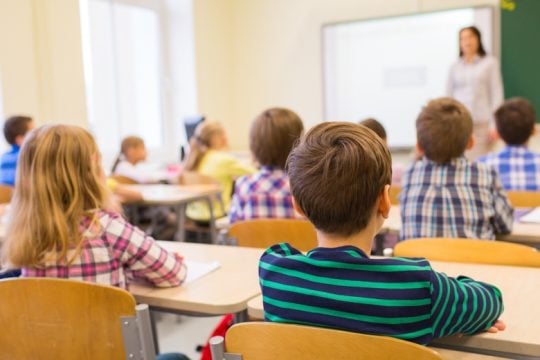 «Να πάρουν πίσω τις διώξεις σε 114 διευθυντές σχολείων»