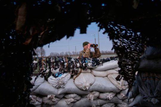 Όλα τα βλέμματα στις διαπραγματεύσεις με φόντο τη ρωσική κατάληψη της Μαριούπολης