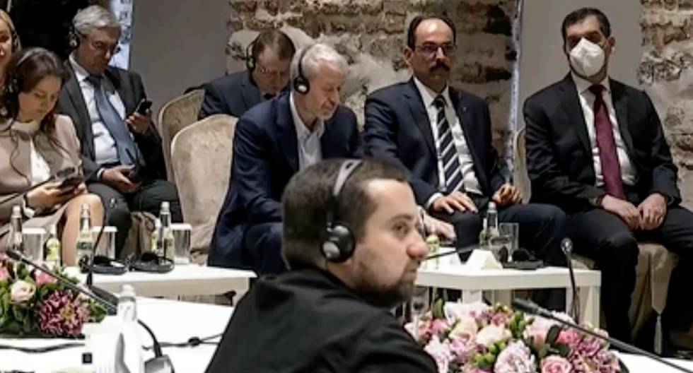 Πρόοδος στις συνομιλίες, μείωση των στρατιωτικών επιχειρήσεων στο Κίεβο