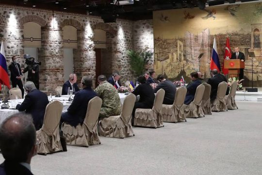 Πού οδηγούν οι διαπραγματεύσεις Κιέβου – Μόσχας