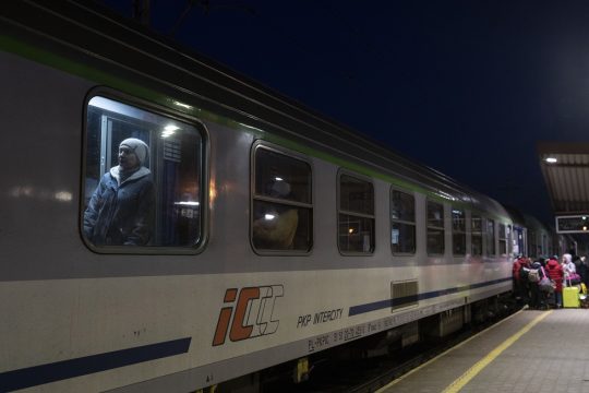 infonews: Τρένο στο σταθμό ψάχνει γυρισμό