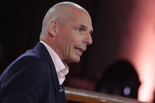 Γ. Βαρουφάκης: Πάνω από το μισό της αύξησης των τιμών της ΔΕΗ οφείλεται στους ολιγάρχες