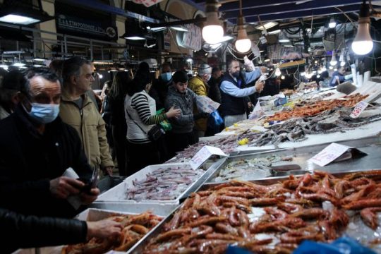 Ποια καταστήματα λειτουργούν σήμερα