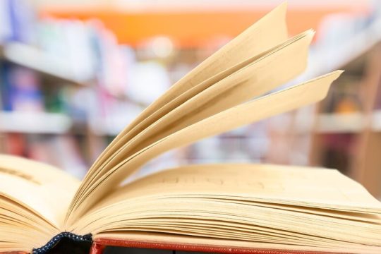 Με Πατρίκιο και αντιπολεμικούς στίχους