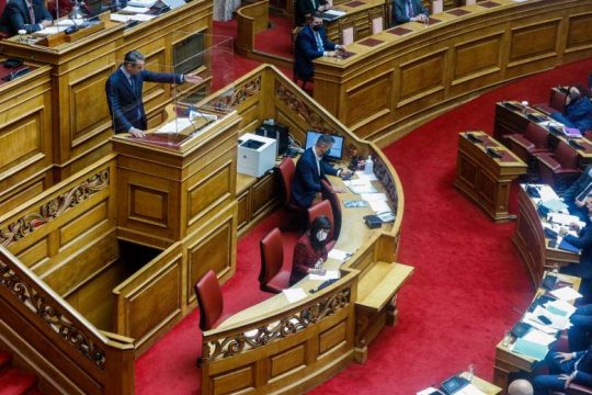 Πυρά της αντιπολίτευσης κατά της κυβέρνησης για ενεργειακή ακρίβεια και ΕΝΦΙΑ