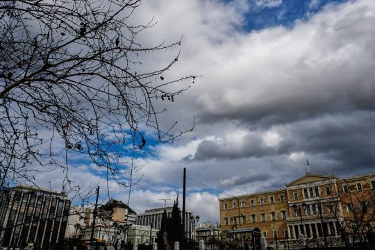 Εσωτερική υποτίμηση, οικονομικές κυρώσεις και εκλογές