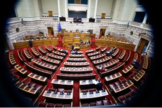 Συνταγματική αναθεώρηση: Τσαλακώστε, σιδερώστε, τελειώσατε