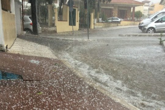 Ισχυρή χαλαζόπτωση στο Ηράκλειο – Χιονοπτώσεις στα ορεινά