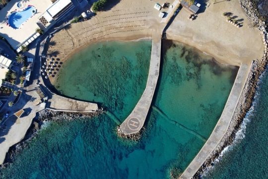 «Καθεστώς» ο αποκλεισμός των πολιτών από τις παραλίες