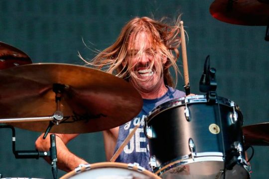 Πέθανε στα 50 ο σπουδαίος ντράμερ των Foo Fighters, Τέιλορ Χόκινς