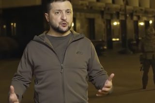 «Μπηχτές» Ζελένσκι προς τη Δύση, διαπραγμάτευση με το σταγονόμετρο