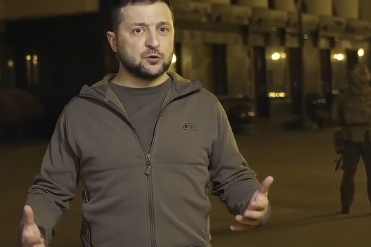 «Μπηχτές» Ζελένσκι προς τη Δύση, διαπραγμάτευση με το σταγονόμετρο