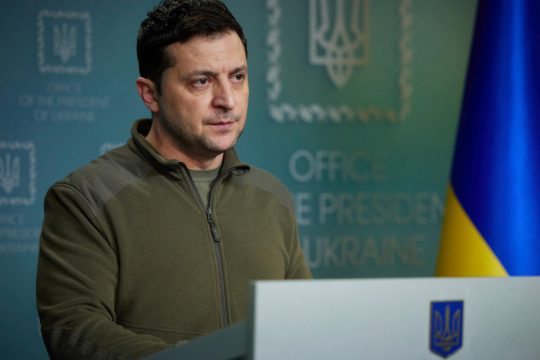 Ζελένσκι προς Δύση: Θα είστε συνυπεύθυνοι στην ανθρωπιστική καταστροφή