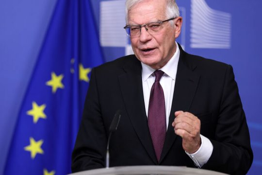 Οι Βρυξέλλες… πήραν τα όπλα τους