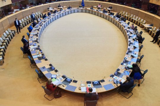 Η Πολωνία μπλόκαρε το μίνιμουμ φόρο 15% σε επιχειρήσεις