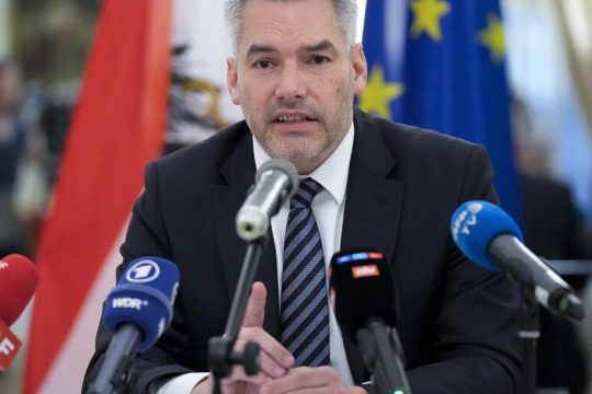 Τι γύρευε ο Νεχάμερ στη Μόσχα;