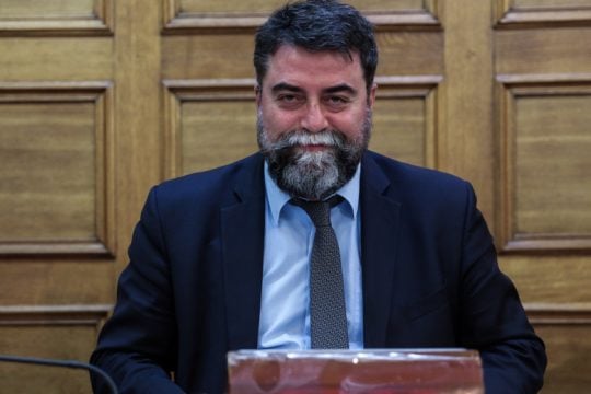 Σφυροκοπήθηκε στη Βουλή το νομοσχέδιο για τον ΟΑΕΔ